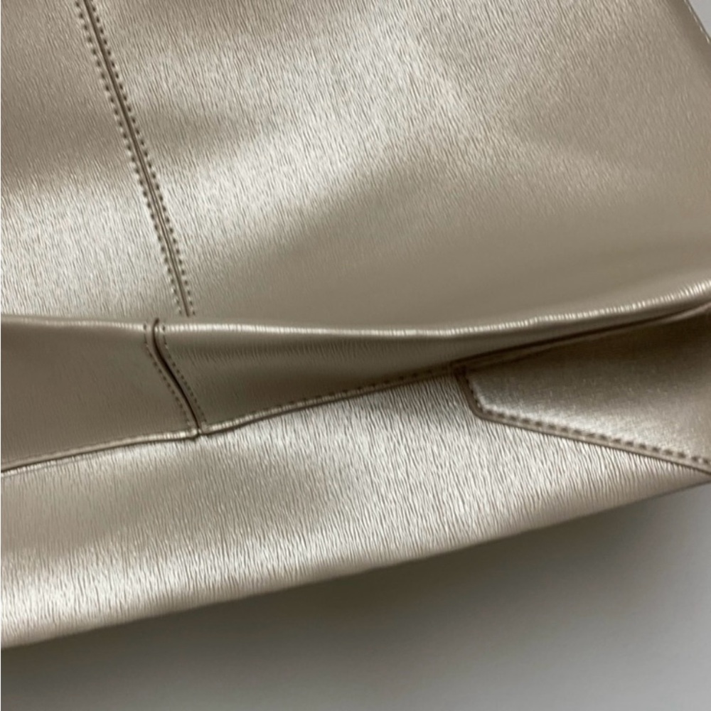 Neiman Marcus Champagne Gold Tote with Structured Design NWOT - Picture 4 of 5